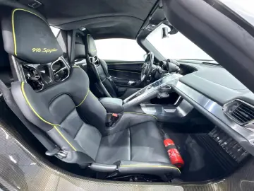 918 Spyder- Weissach Package