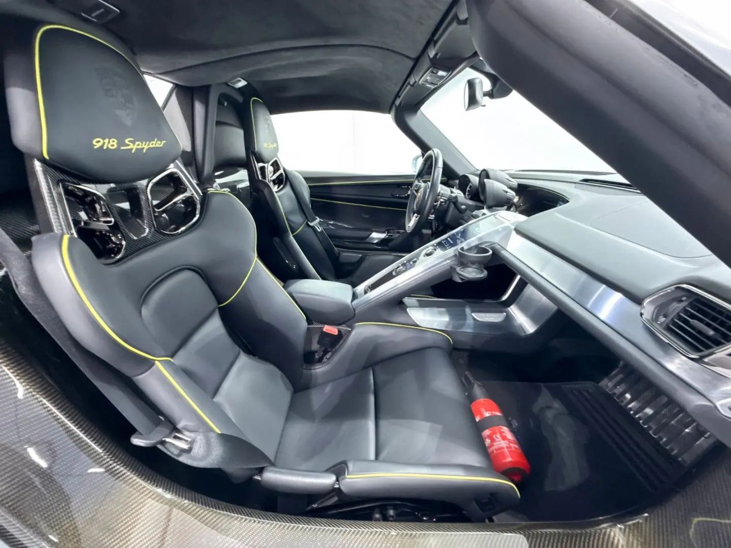 918 Spyder- Weissach Package