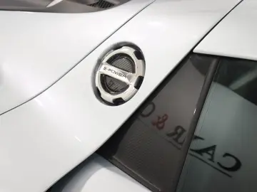 918 Spyder- Weissach Package