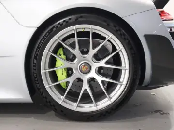 918 Spyder- Weissach Package