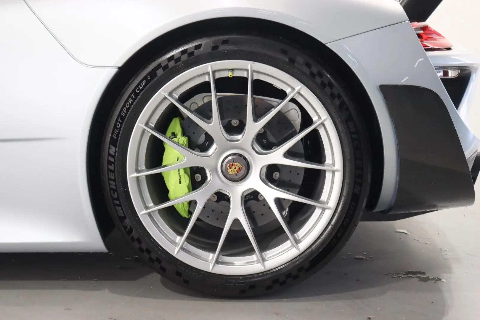 918 Spyder- Weissach Package