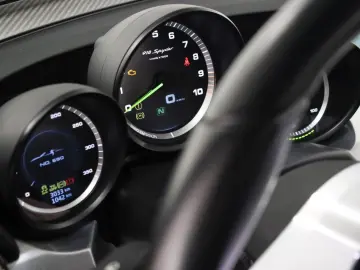 918 Spyder- Weissach Package