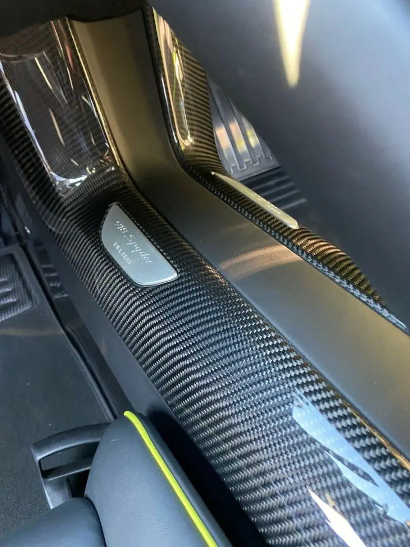 918 Spyder - 1 Hand