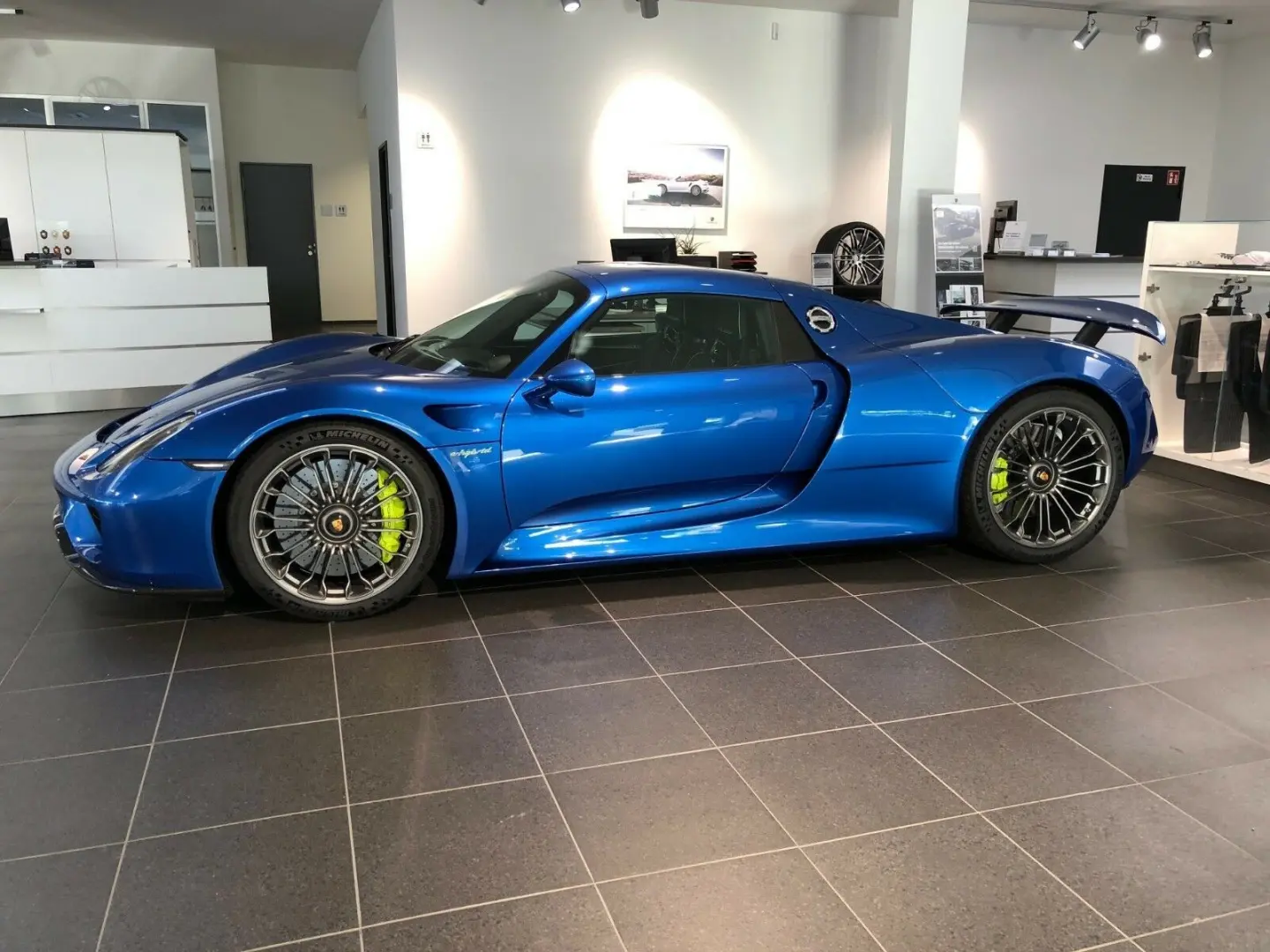 918 Spyder - 1 Hand