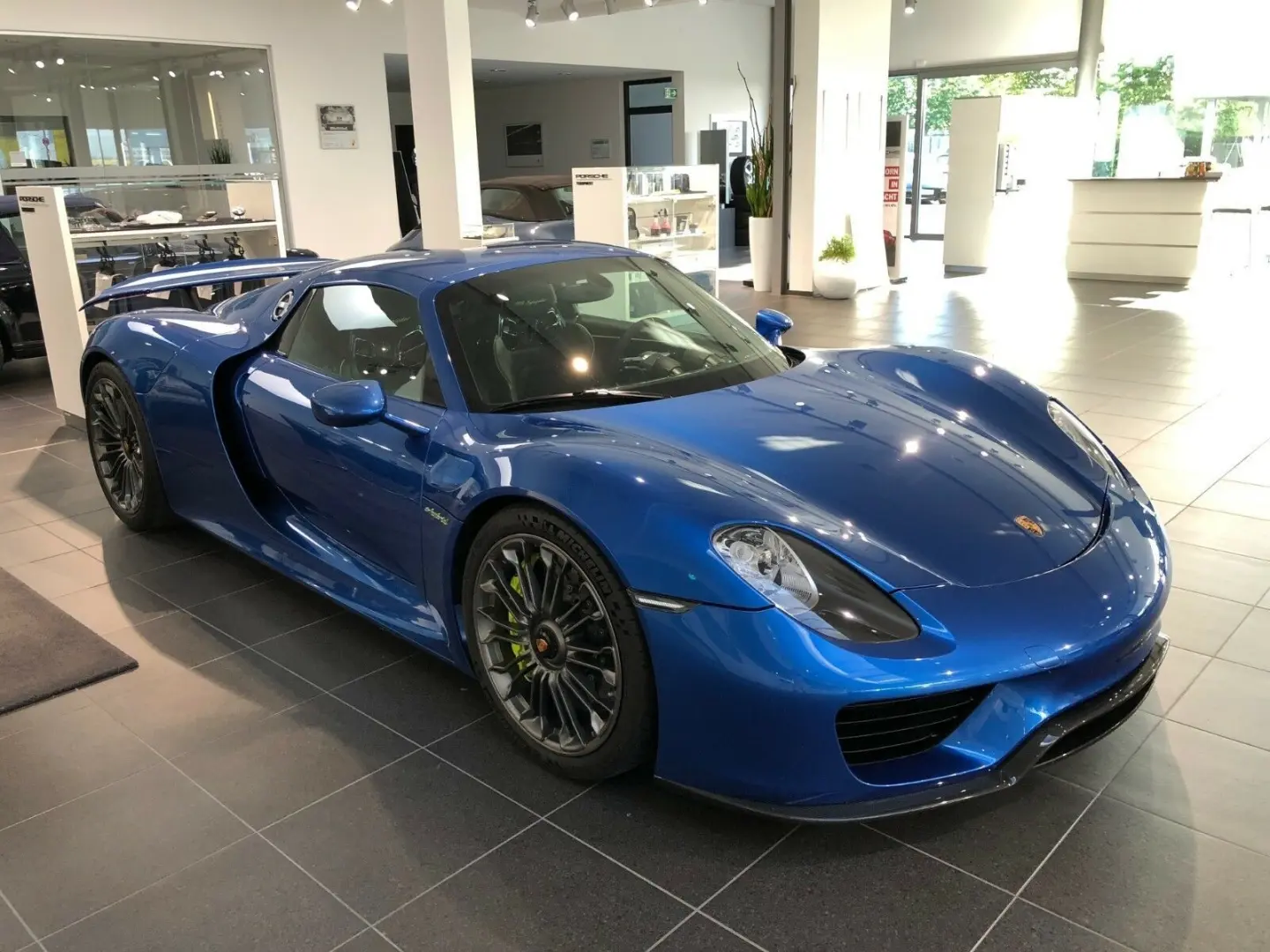 918 Spyder - 1 Hand