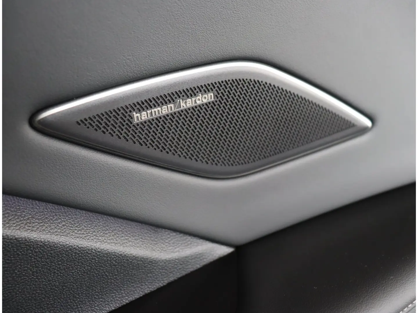 Tiguan 2.0 TDI DSG 4M R-Line   Harman Kardon