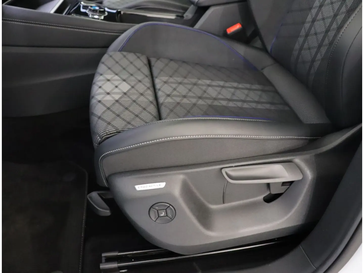 Tiguan 2.0 TDI DSG 4M R-Line   Harman Kardon