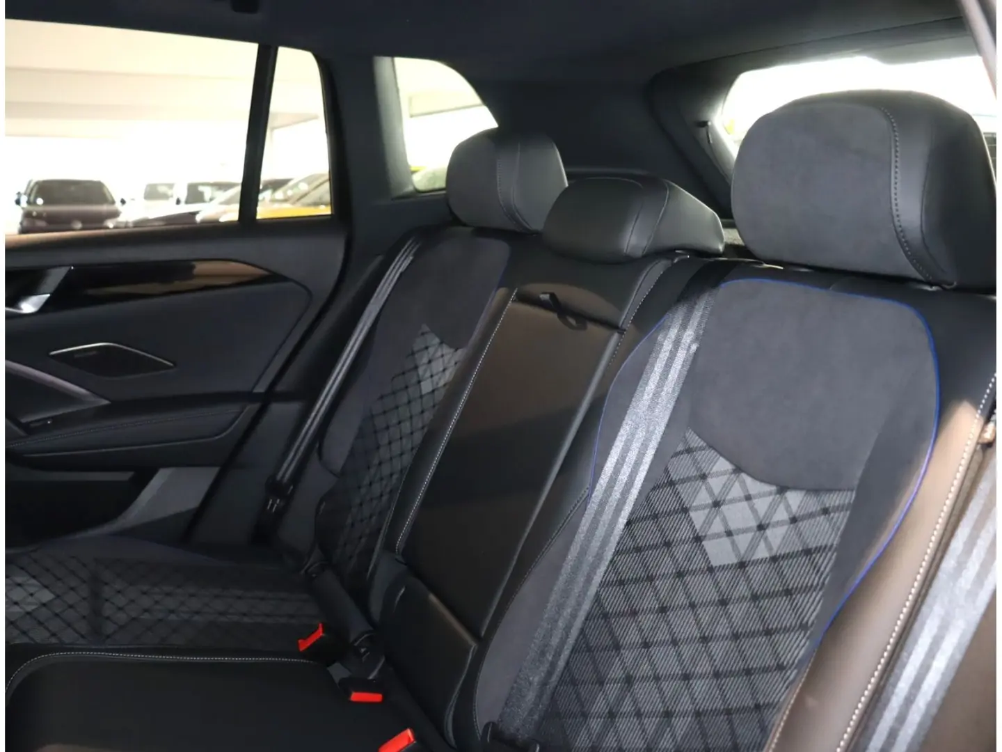 Tiguan 2.0 TDI DSG 4M R-Line   Harman Kardon