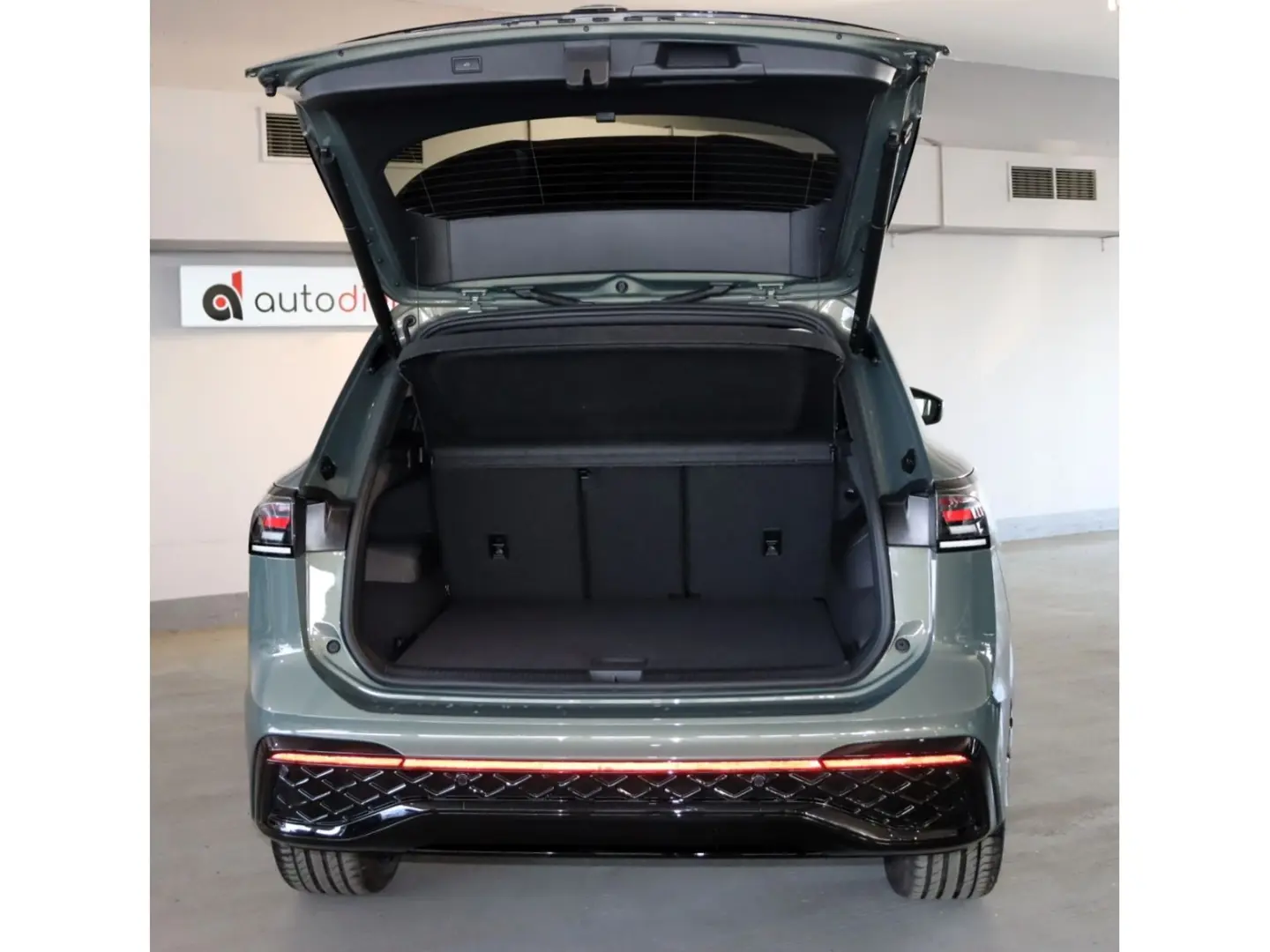 Tiguan 2.0 TDI DSG 4M R-Line   Harman Kardon