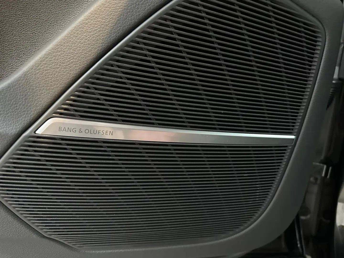 Audi RSQ8 TFSI Facelift sw-sw Park  HUD