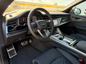 Audi RSQ8 performanță 4.0 TFSI quattro