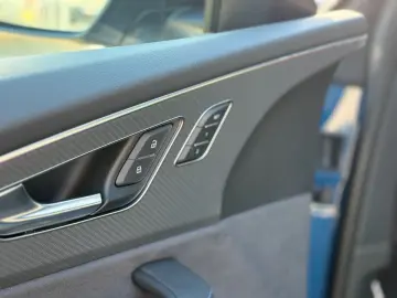 Audi RSQ8 performanță 4.0 TFSI quattro