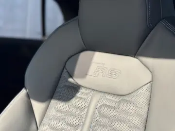 Audi RSQ8 performanță 4.0 TFSI quattro