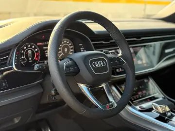 Audi RSQ8 performanță 4.0 TFSI quattro