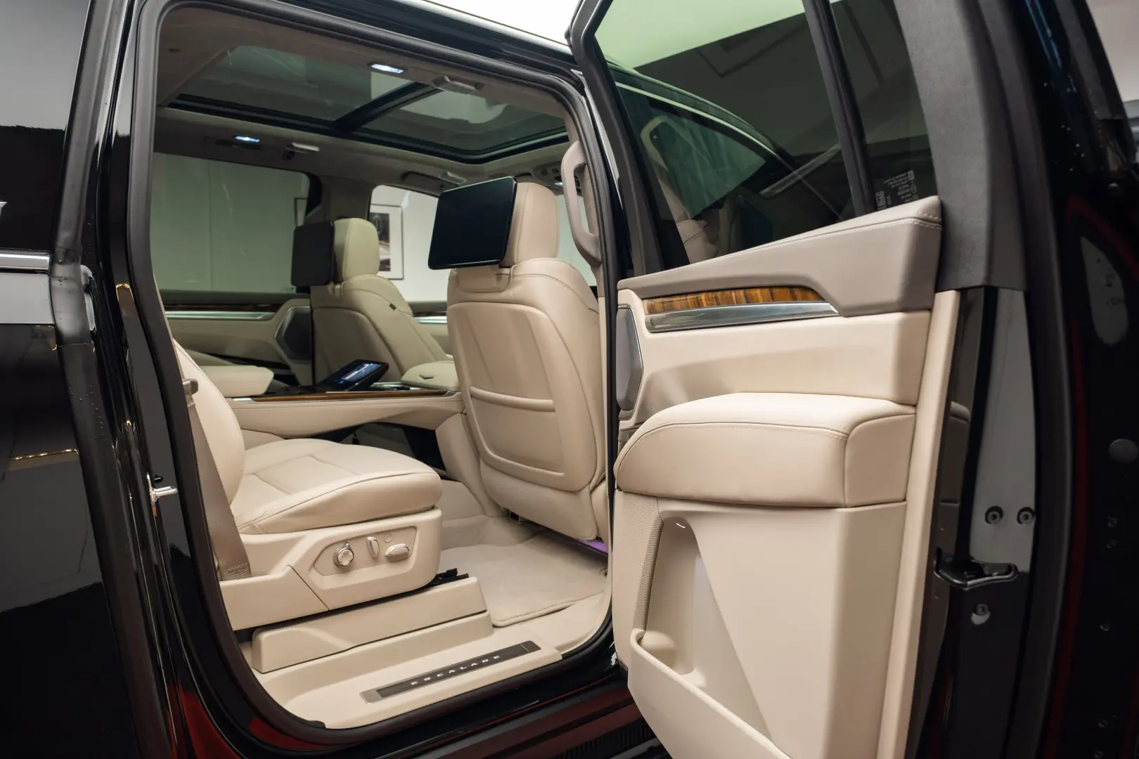 Cadillac Escalade 2025 ESV Luxury Platinum