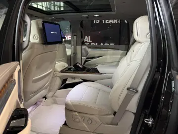 Cadillac Escalade 2025 ESV Luxury Platinum