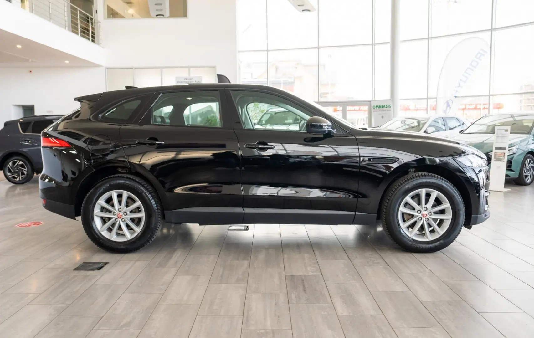 Jaguar F-Pace D180 AWD Quickshift  Portofolio