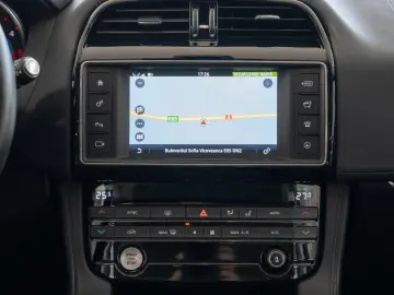 Jaguar F-Pace D180 AWD Quickshift  Portofolio