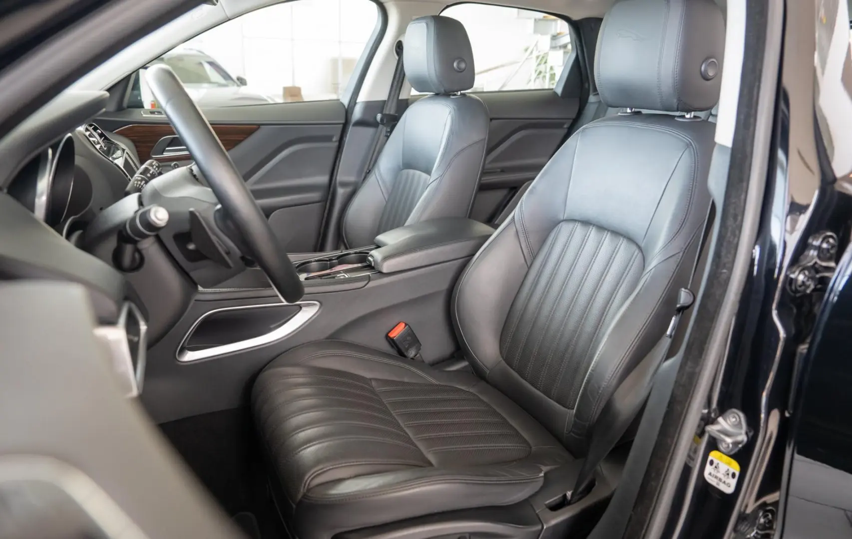 Jaguar F-Pace D180 AWD Quickshift  Portofolio