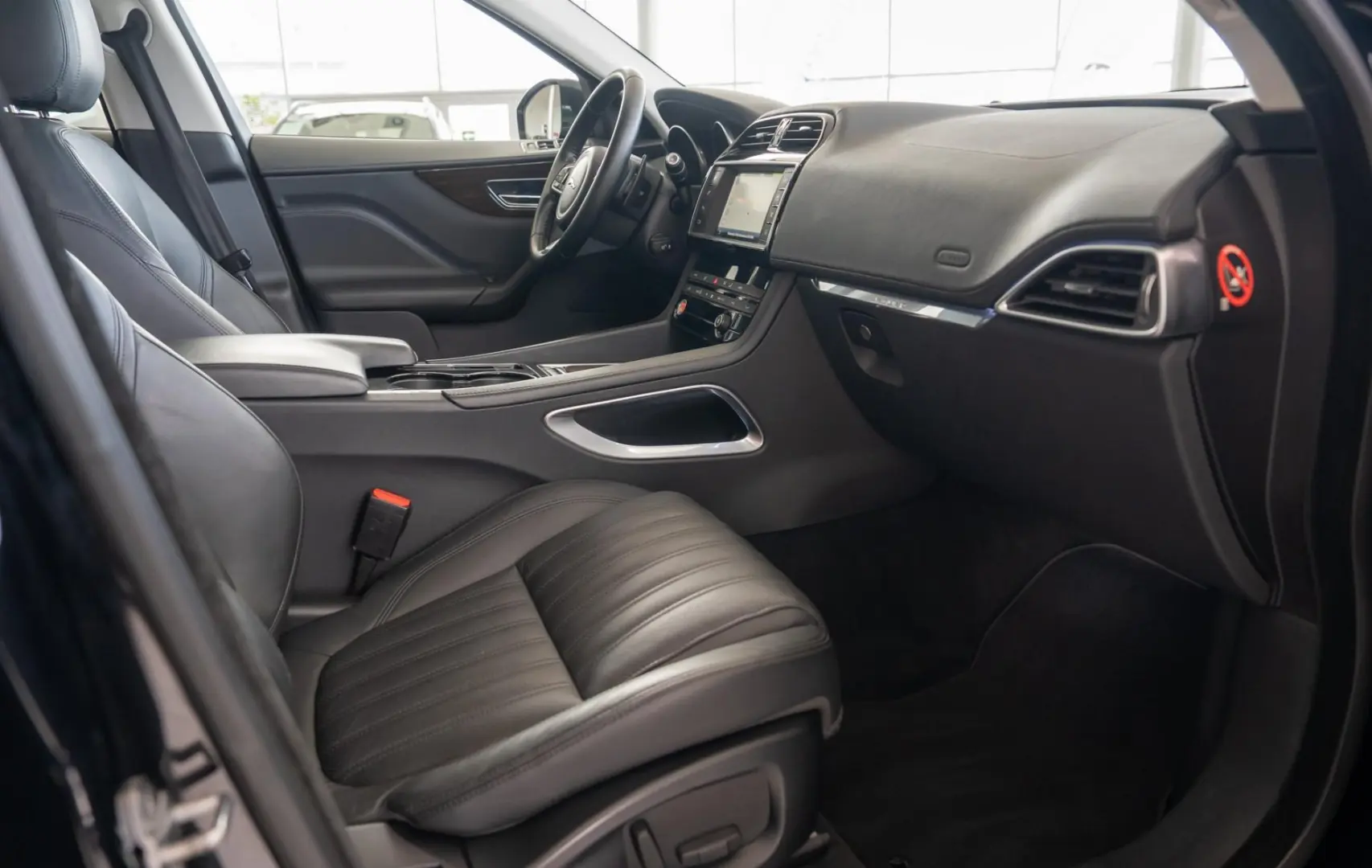 Jaguar F-Pace D180 AWD Quickshift  Portofolio