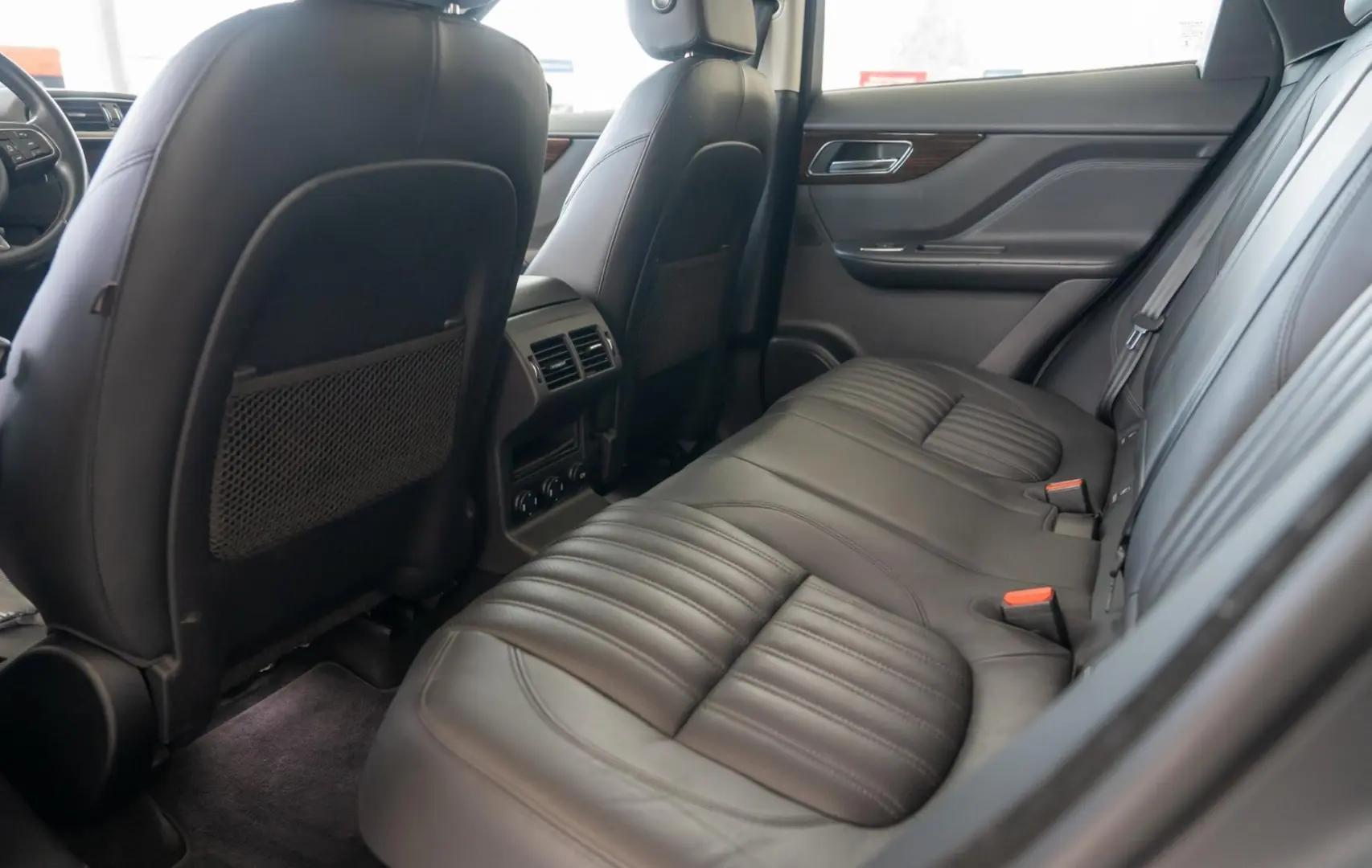 Jaguar F-Pace D180 AWD Quickshift  Portofolio