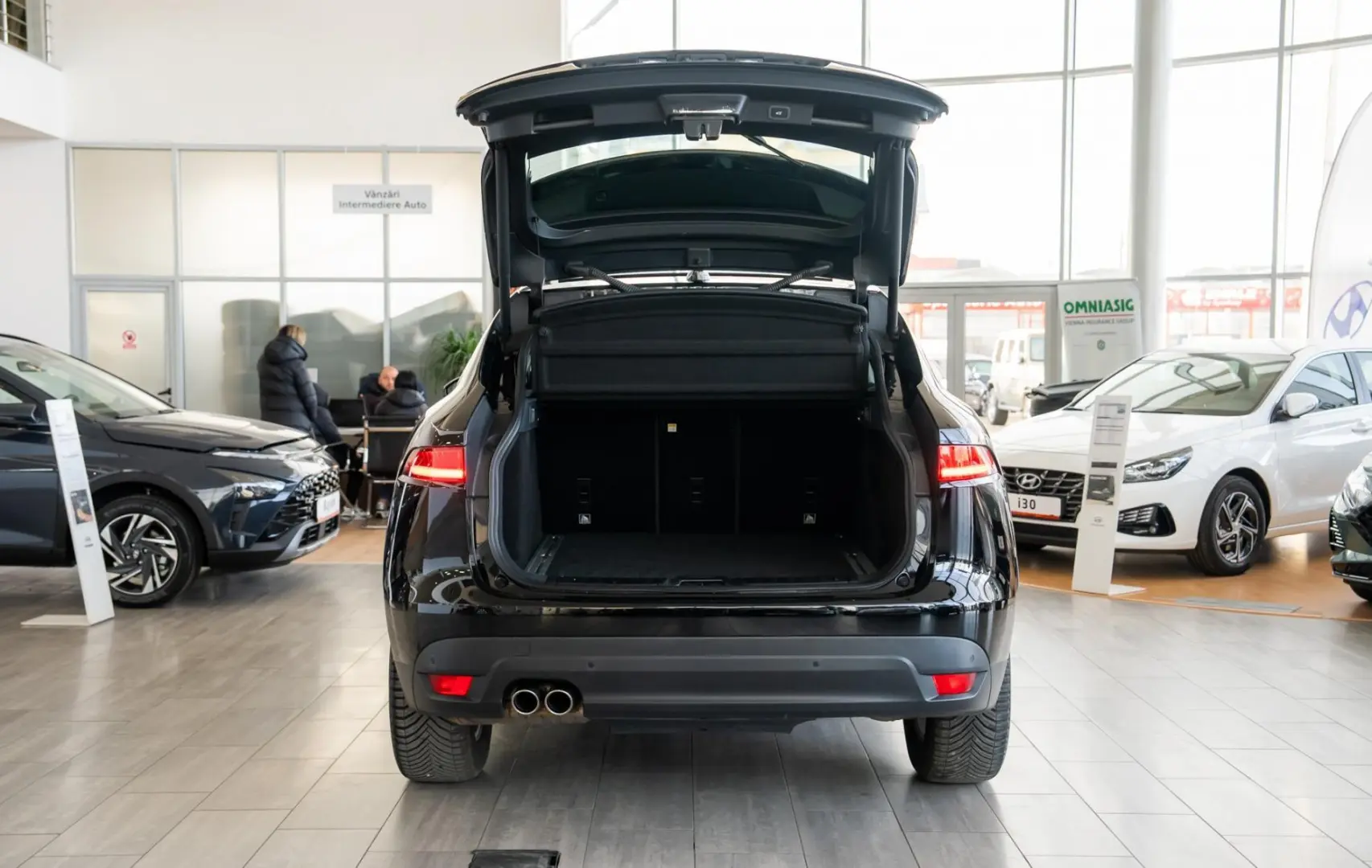 Jaguar F-Pace D180 AWD Quickshift  Portofolio