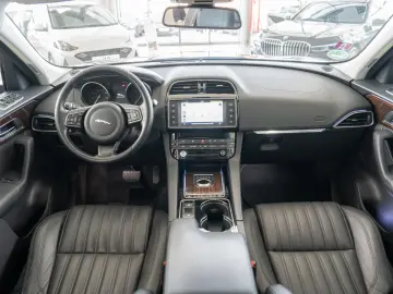 Jaguar F-Pace D180 AWD Quickshift  Portofolio