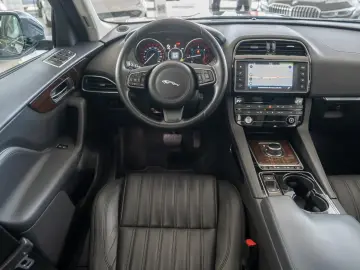 Jaguar F-Pace D180 AWD Quickshift  Portofolio