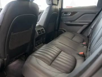 Jaguar F-Pace D180 AWD Quickshift  Portofolio