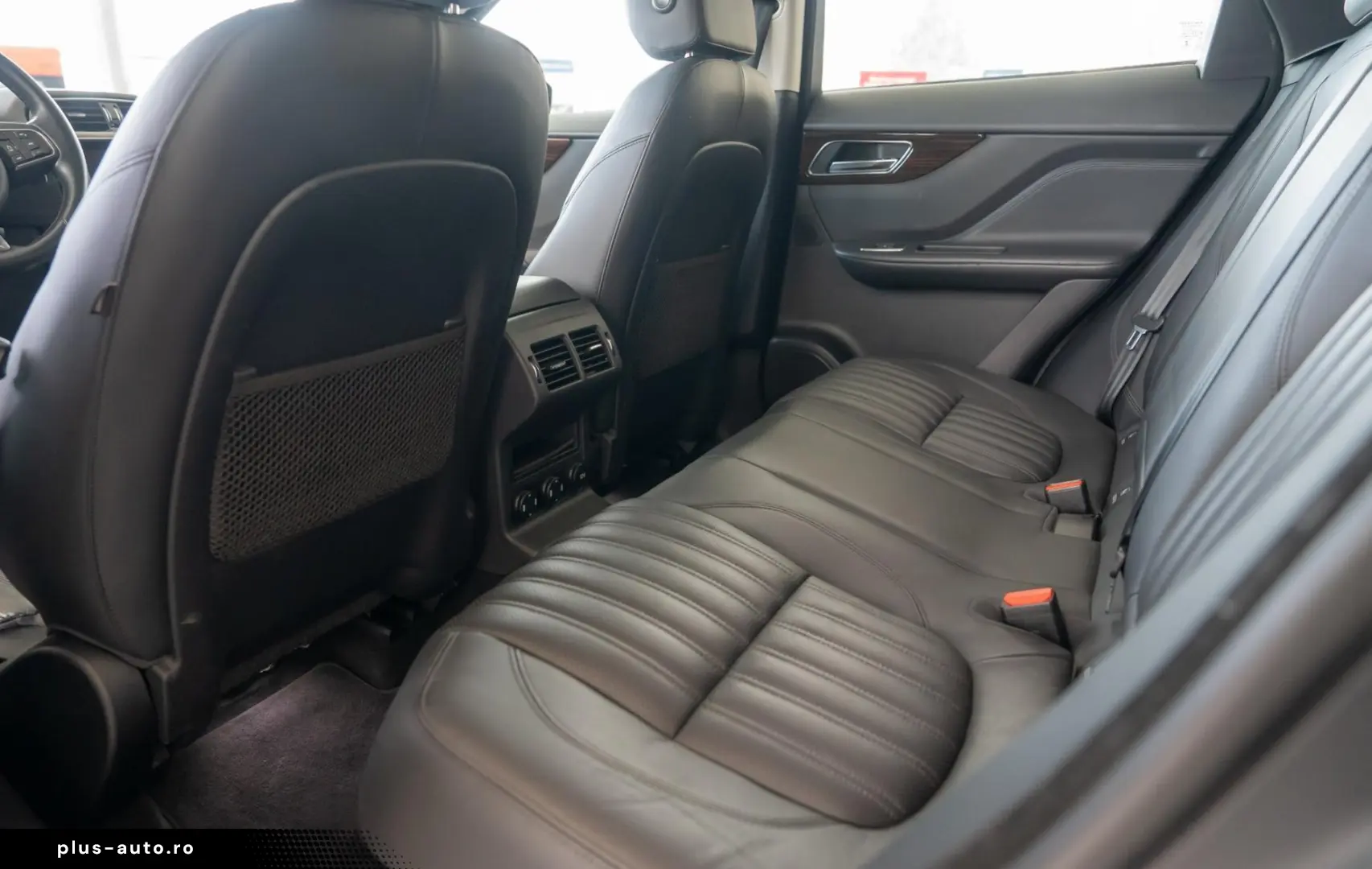 Jaguar F-Pace D180 AWD Quickshift  Portofolio