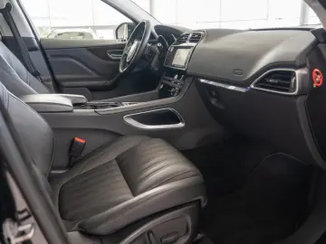 Jaguar F-Pace D180 AWD Quickshift  Portofolio