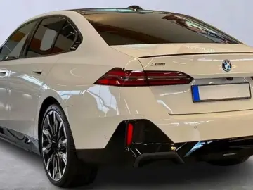 530 e xDrive Lim M Sport Pro  Pano  AHK  21  HUD