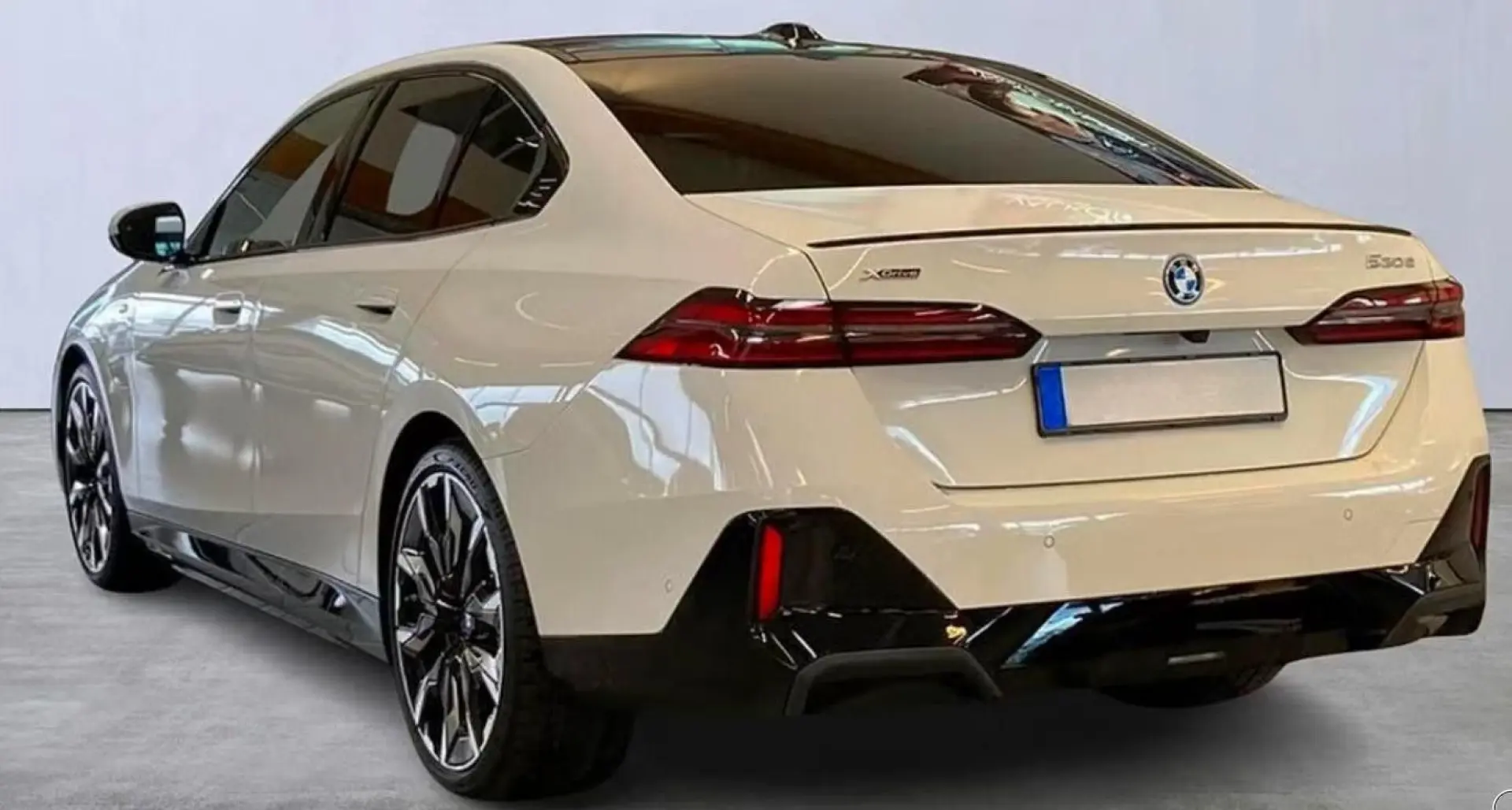 530 e xDrive Lim M Sport Pro  Pano  AHK  21  HUD