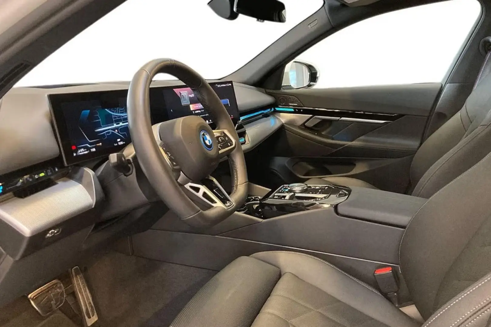 530 e xDrive Lim M Sport Pro  Pano  AHK  21  HUD