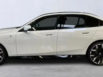 530 e xDrive Lim M Sport Pro  Pano  AHK  21  HUD