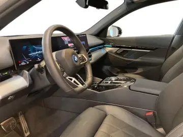 530 e xDrive Lim M Sport Pro  Pano  AHK  21  HUD