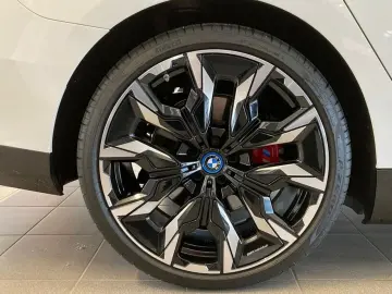 530 e xDrive Lim M Sport Pro  Pano  AHK  21  HUD