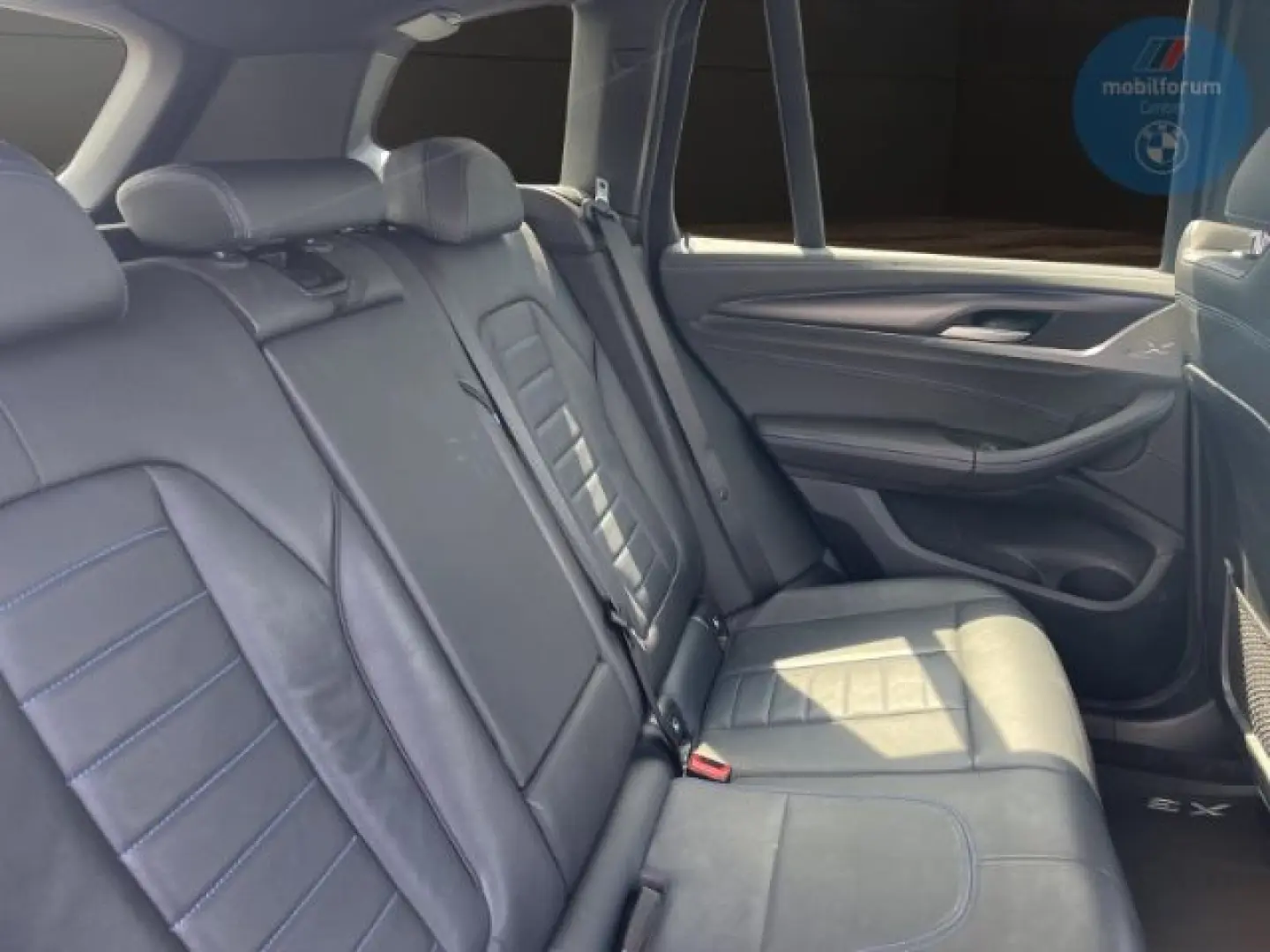 X3 M40 d AHK ACC StandHZG LenkradHZG e-Sitze