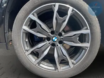 X3 M40 d AHK ACC StandHZG LenkradHZG e-Sitze