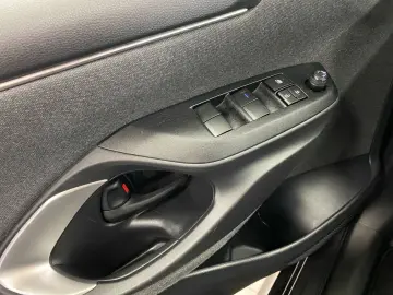 Yaris Hybrid 1.5 Team D  LED Navi Cam CarPlay SH