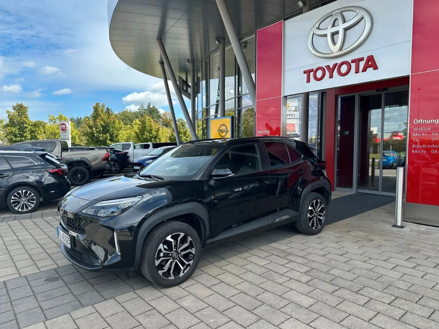 Yaris Cross Hybrid Team Deutsch. SAFETY WINTER