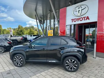 Yaris Cross Hybrid Team Deutsch. SAFETY WINTER