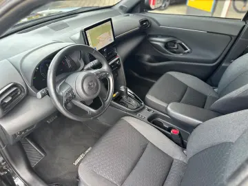 Yaris Cross Hybrid Team Deutsch. SAFETY WINTER