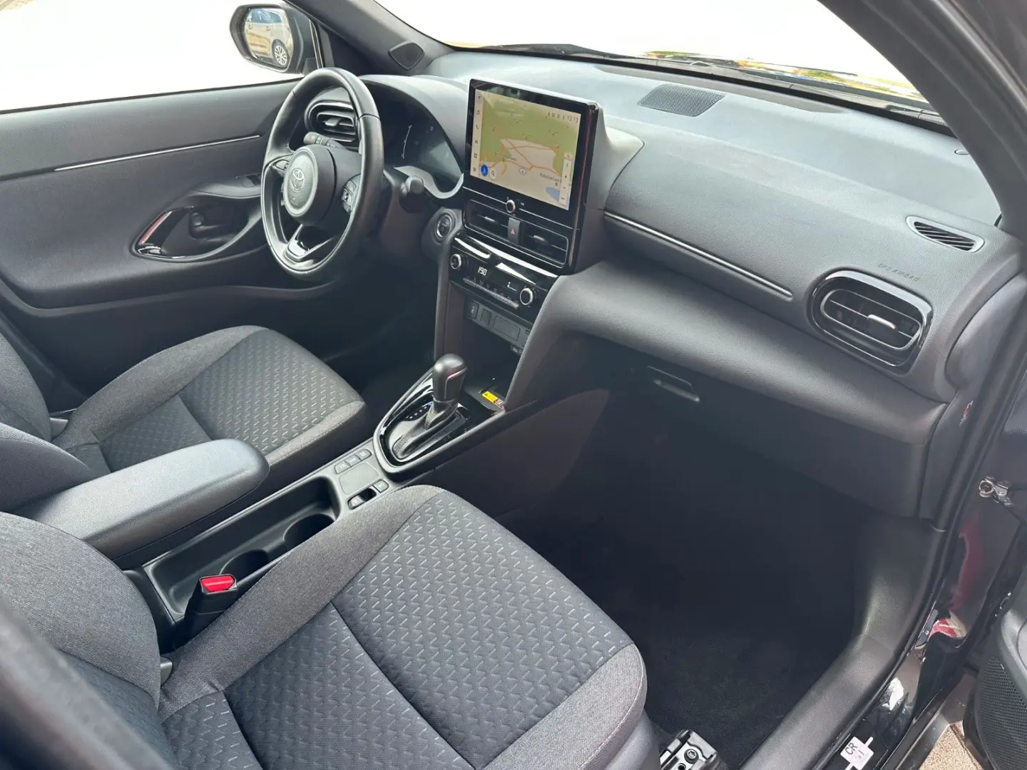 Yaris Cross Hybrid Team Deutsch. SAFETY WINTER