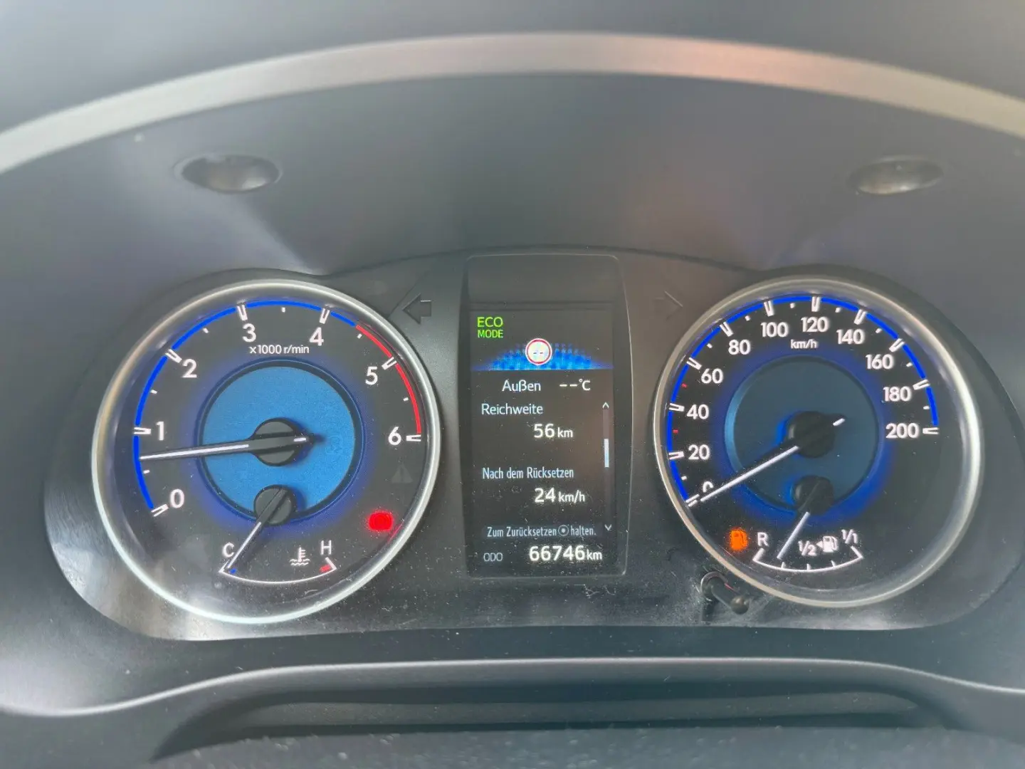 Hilux 2 4 Double Cab Comfort 4x4  GARANTIE  AHK