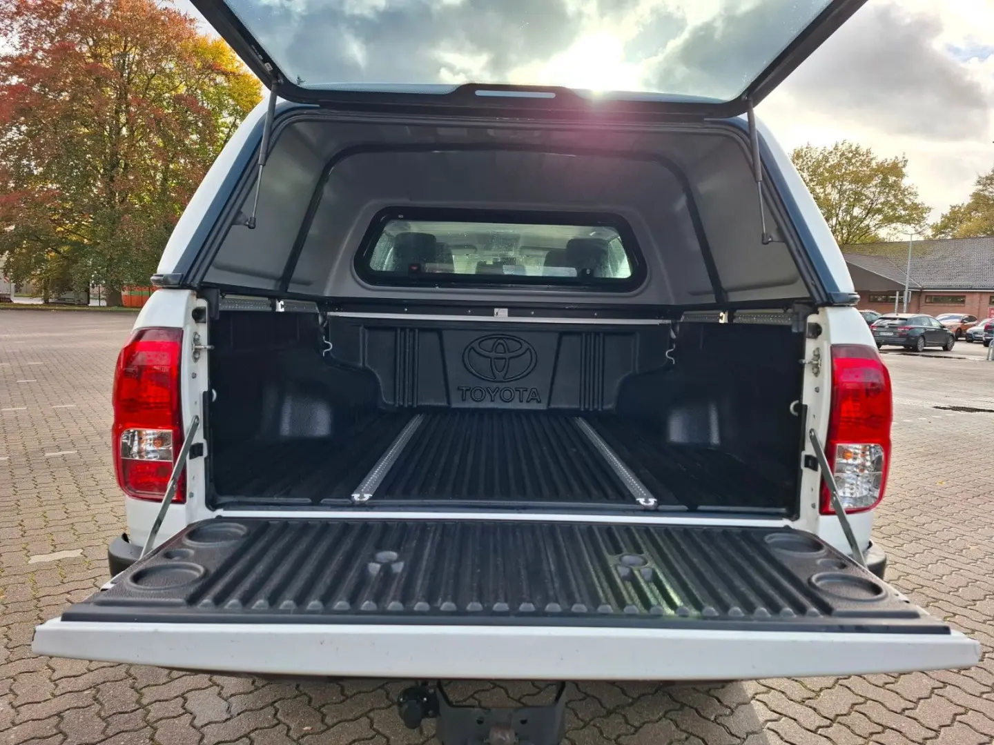 Hilux Double Cab Duty 4x4 HARDTOP Toyota Garant.