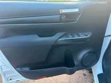 Hilux Double Cab Duty 4x4 HARDTOP Toyota Garant.