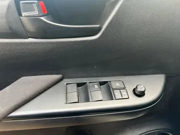 Hilux Double Cab Duty 4x4 HARDTOP Toyota Garant.