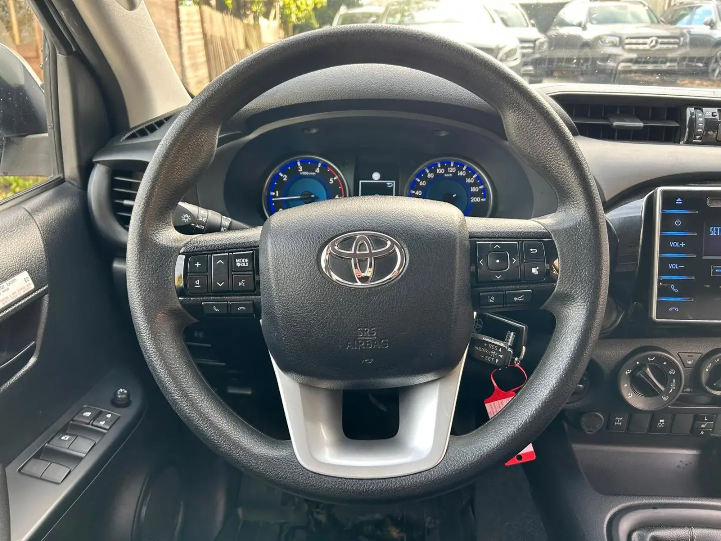 Hilux Double Cab Duty 4x4 HARDTOP Toyota Garant.