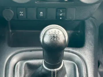 Hilux Double Cab Duty 4x4 HARDTOP Toyota Garant.